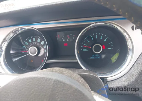 2014 Ford Mustang V6 z USA, uszkodzony, nr VIN 1ZVBP8AM4E5312902